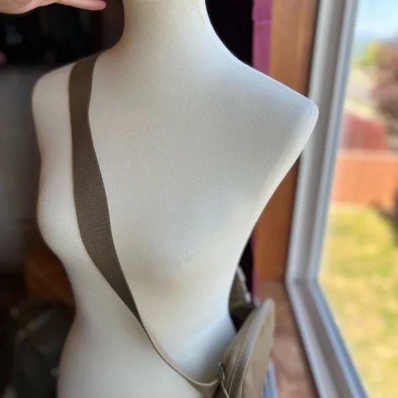 Lululemon Athletica Beige Crossbody Bag - Picture 2 of 7
